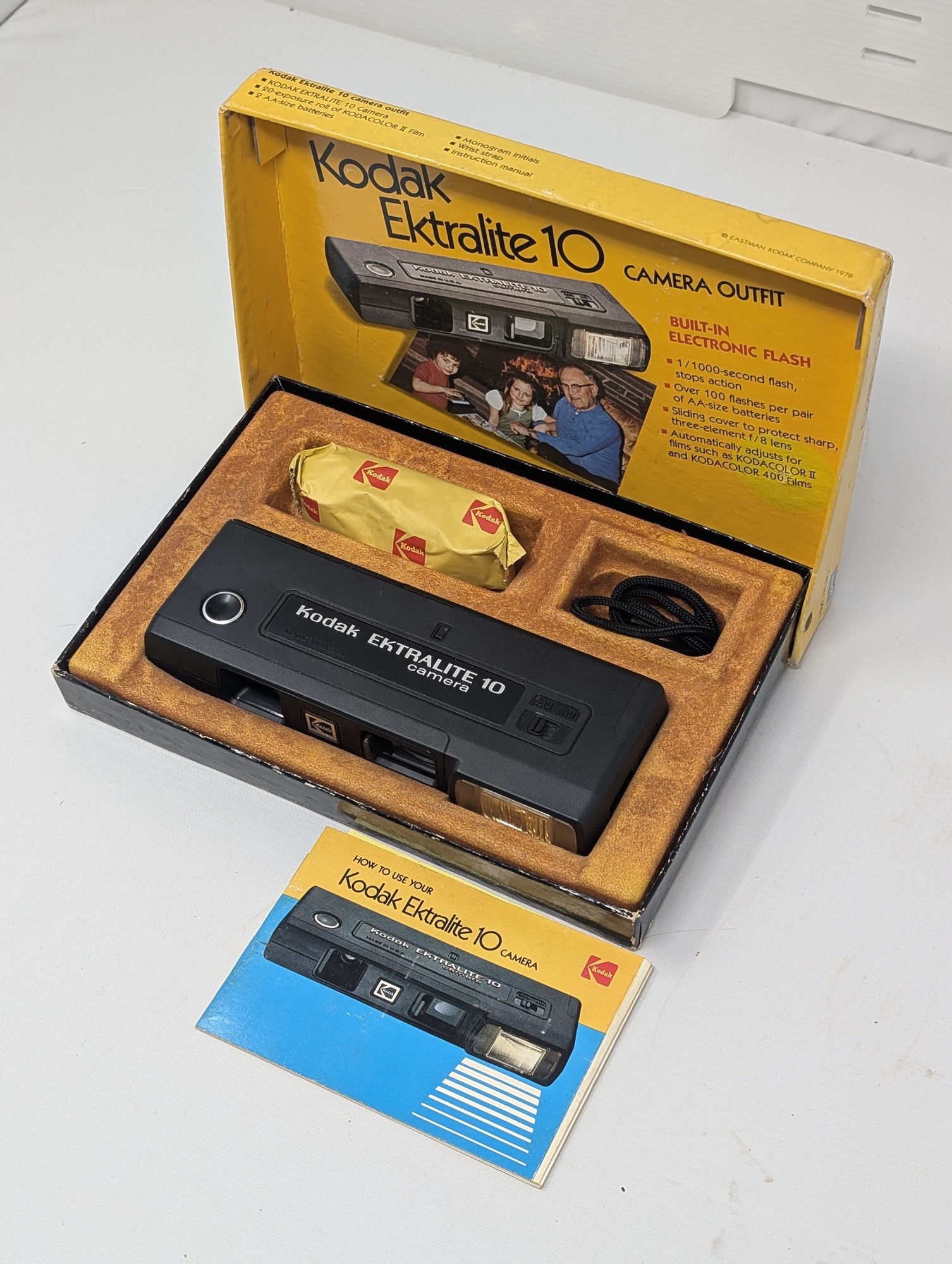 1978 Kodak Ektralite 10 Camera Outfit with Box & Manual — vintage relic from Dedstok Relics