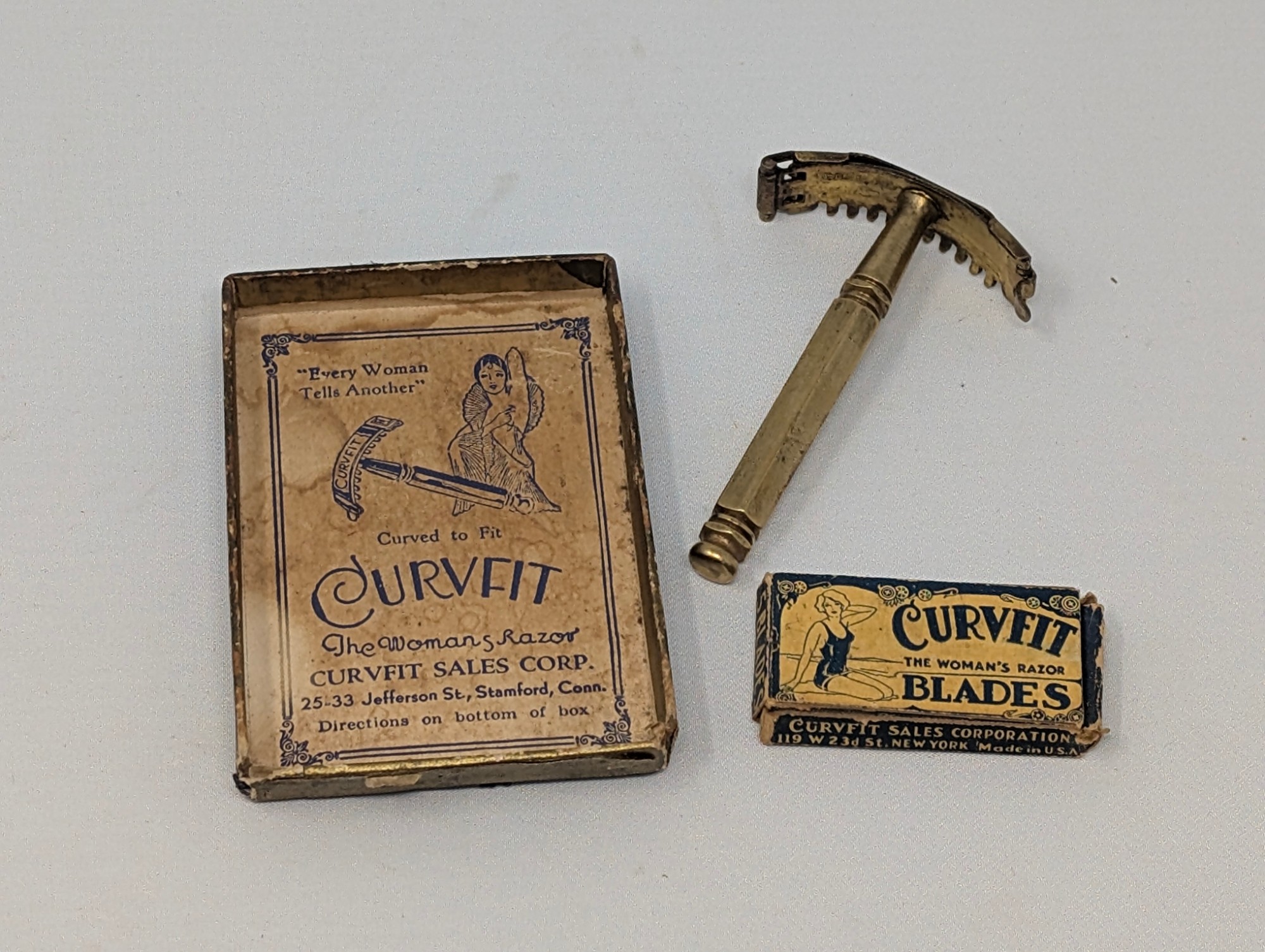 Curvfit Woman's Curved Safety Razor Set — vintage relic from Dedstok Relics