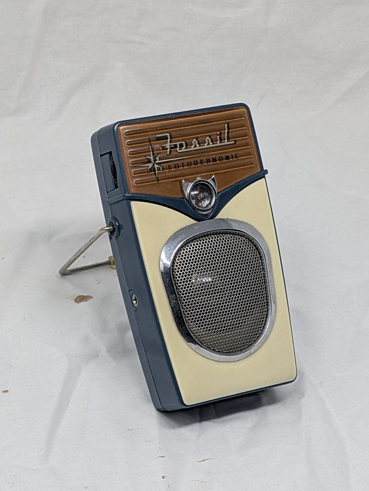 Fossil Futurephonic ML-2130 AM/FM Radio — vintage relic from Dedstok Relics