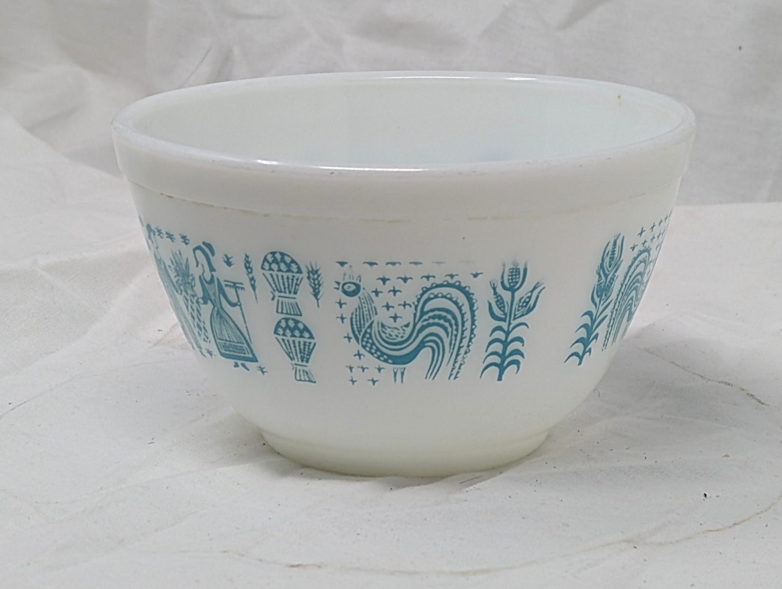 Pyrex Butterprint #401 1½-Pint Mixing Bowl — vintage relic from Dedstok Relics