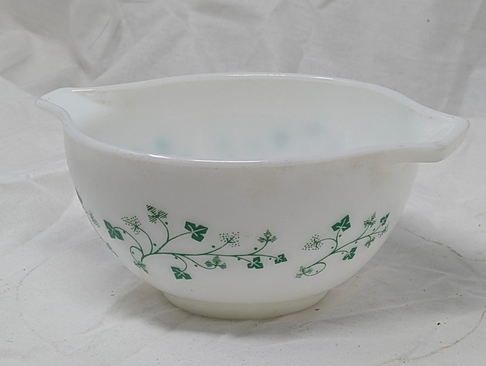 Pyrex Ivy Promotional Cinderella Bowl — vintage relic from Dedstok Relics