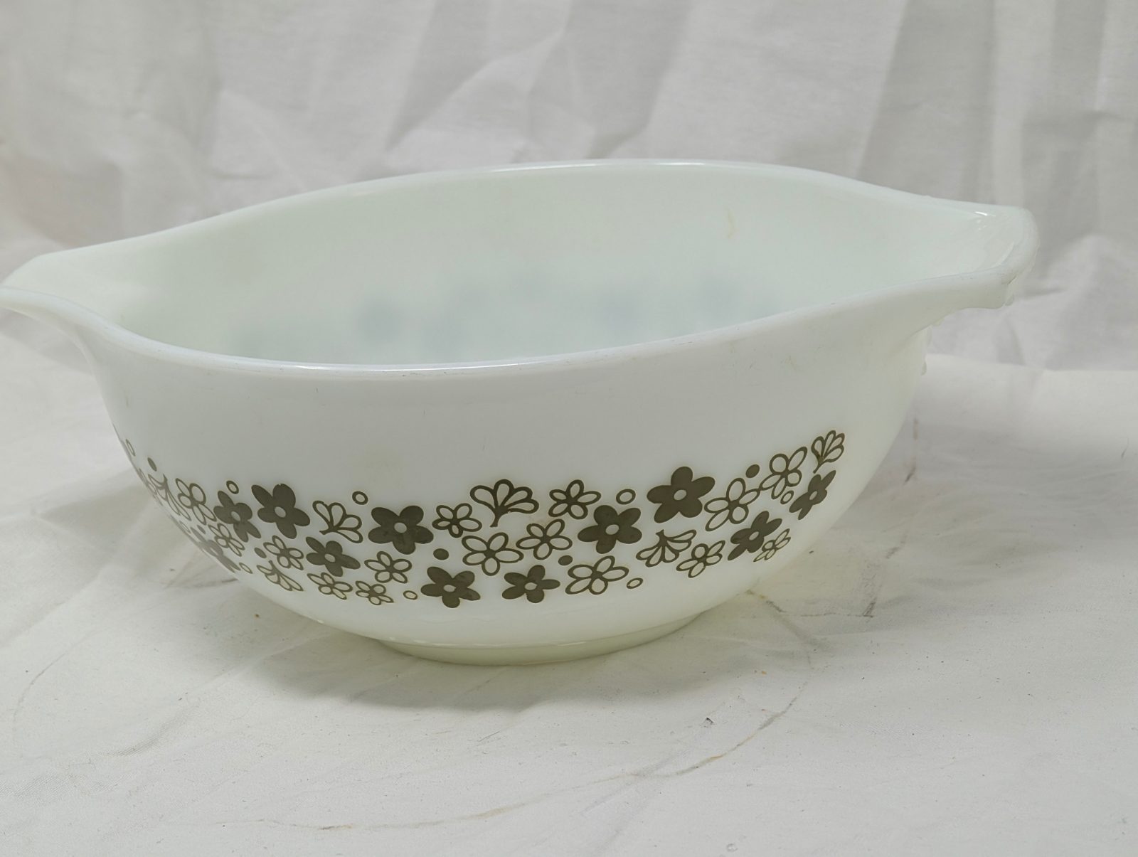 Pyrex Spring Blossom Green “Crazy Daisy” #443 2.5 Qt Cinderella Bowl — vintage relic from Dedstok Relics