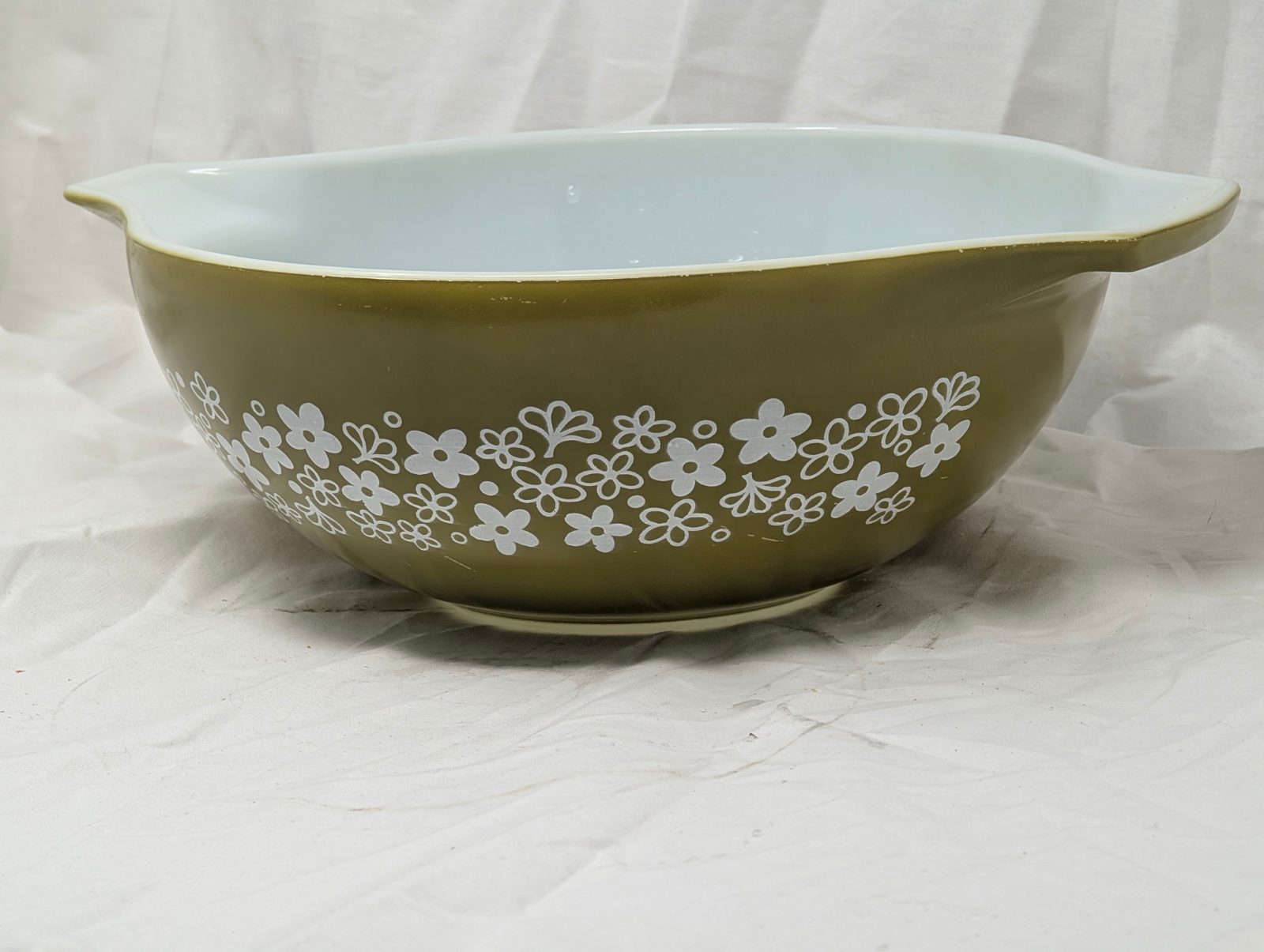 Pyrex Spring Blossom Green “Crazy Daisy” #444 4 Qt Cinderella Bowl — vintage relic from Dedstok Relics