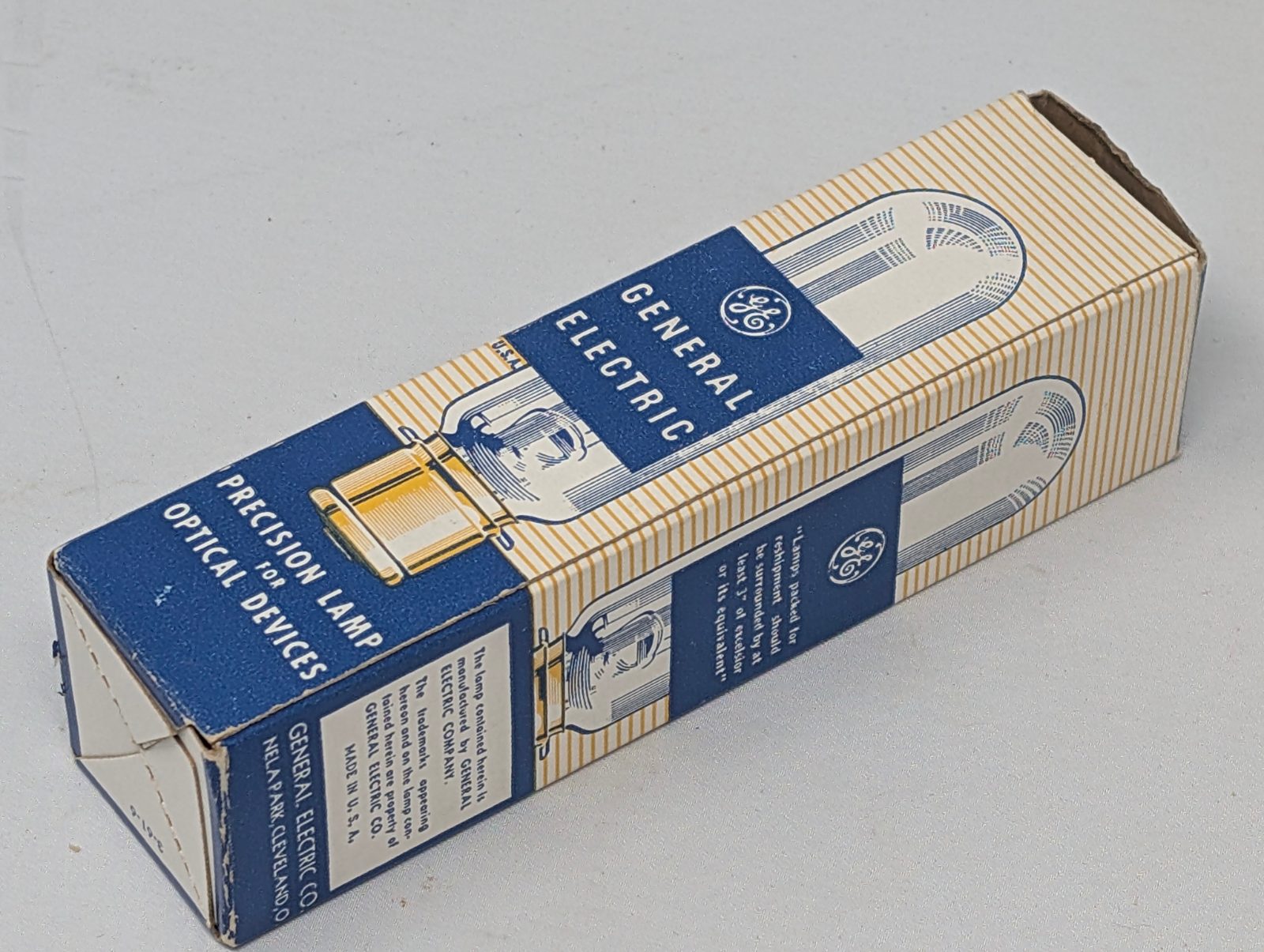 Vintage GE DFD 1000W 115-120V Projector Lamp Bulb with Box — vintage relic from Dedstok Relics